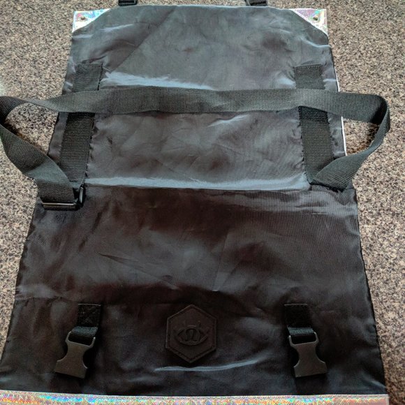 2014 Lululemon Seawheeze Marathon Finishers Messenger Bag - Picture 3 of 3